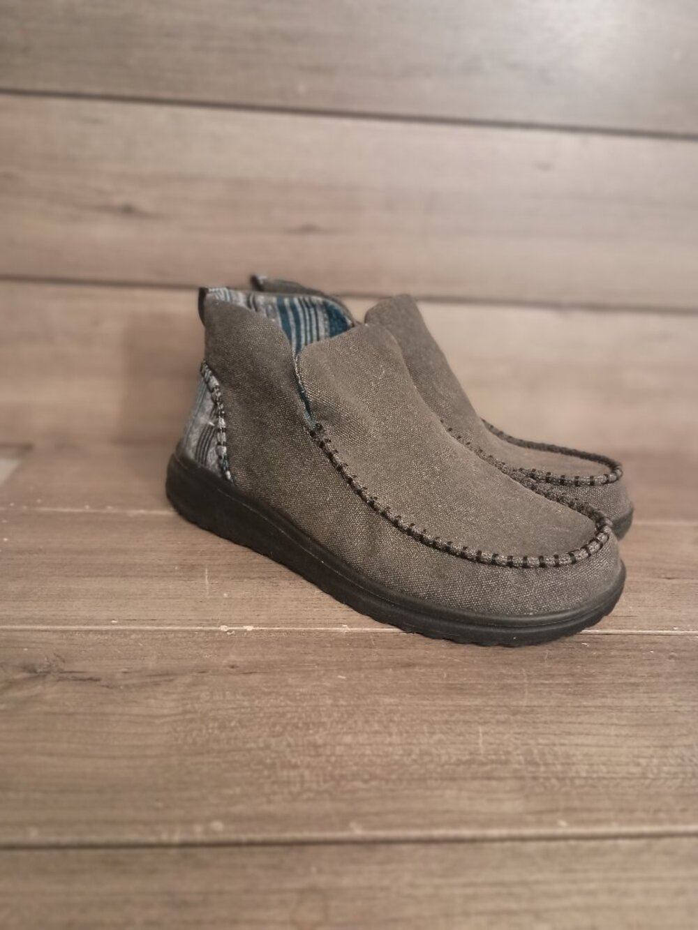 Hey Dude Denny Crafted Black Women Aztec Design Shoes Size 9 40209-060